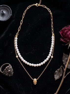 Pearl & skull layered necklace 💀🤍